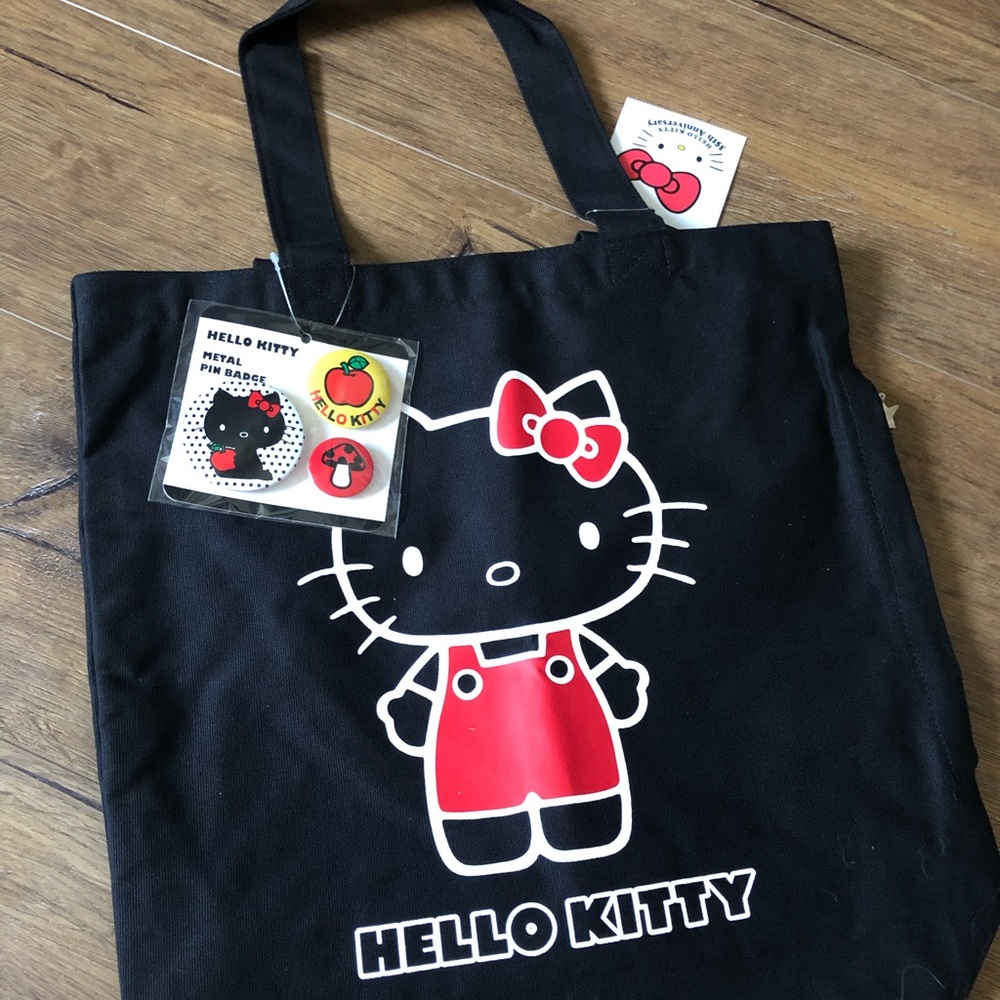 HELLO KITTY-NWT Large Black Tote with 3 Pins